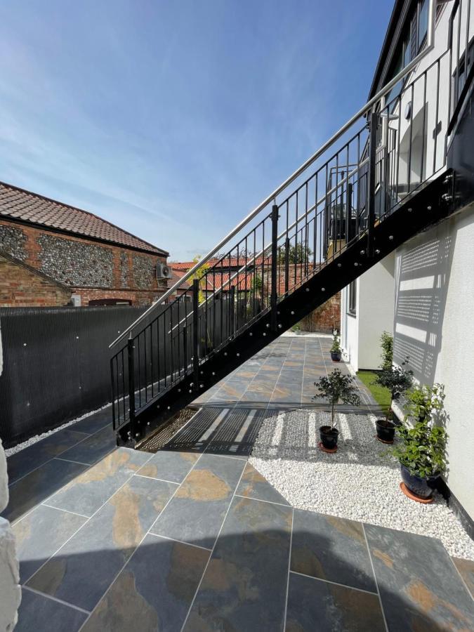 Lees Lookout Holt ,2 Bedroom Luxury Apartment With Private Parking Exterior photo